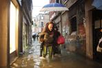 Уровень воды в Венеции поднялся на 149 сантиметров выше нормы, 11 ноября 2012 года.
