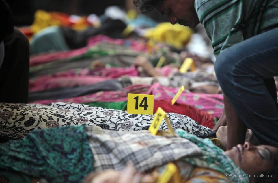 Сотни людей погибли в результате обрушения здания в Дакке