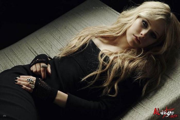 http://img1.liveinternet.ru/images/attach/b/0/16635/16635125_10233500_avril_canada_lavigne_8_big.jpg