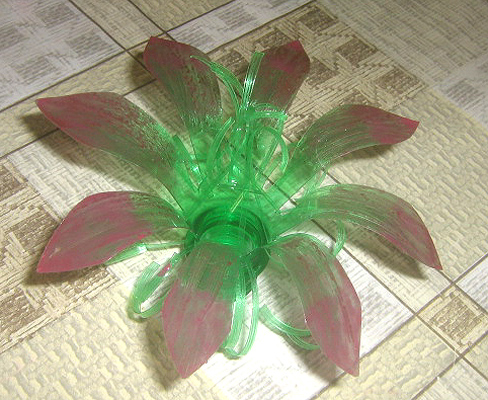 Kids Craft: DIY Recycled Plastic Flowers Craft