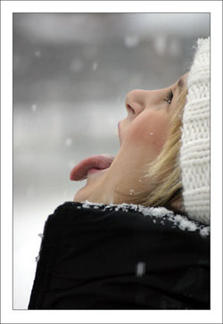 2911432_24325046_19079320_6295128_5669881_Catching_snowflakes (250x363, 13Kb)