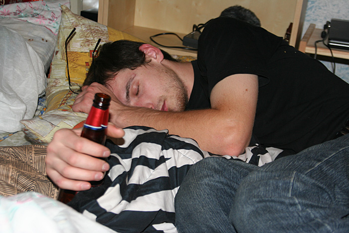 У пьяниц остались силы для совместного времяпрепровождения в постели