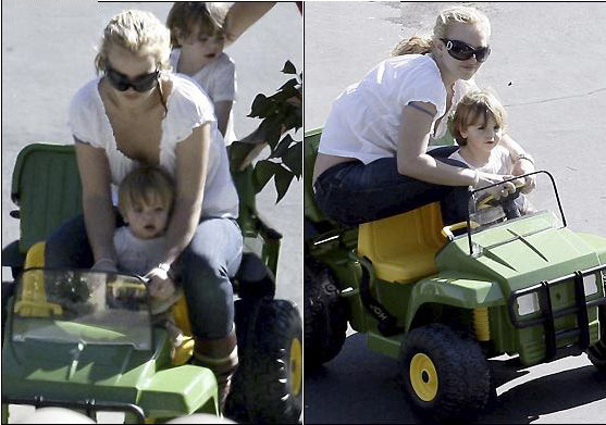 9022747_britneyinthecarwiththekids.jpg