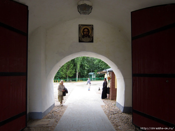 Свято-Успенский Псково-Печерский мужской монастырь (22) (700x525, 202Kb)