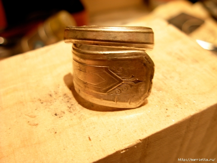 Как сделать кольцо из серебряной ложки (40) (700x525, 224Kb)