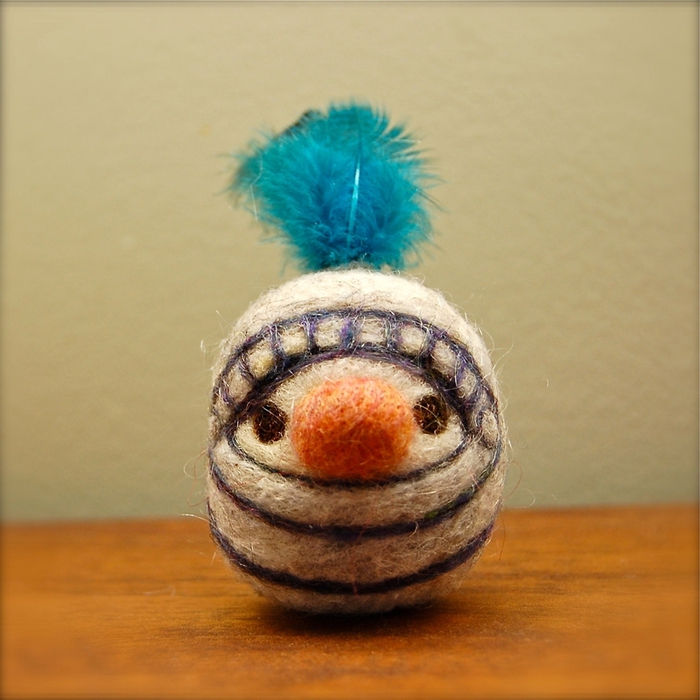 Needle-Felted-Knight-in-Shining-Armor-Wooly-Egg-Toy (700x700, 285Kb)