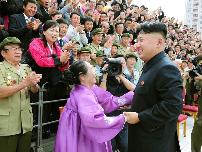 Ким Чен Ын и его поклонники