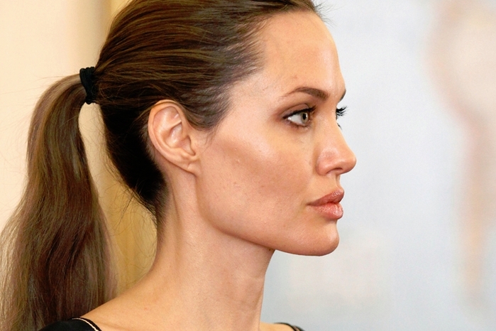 angelina_jolie2 (700x466, 214Kb)