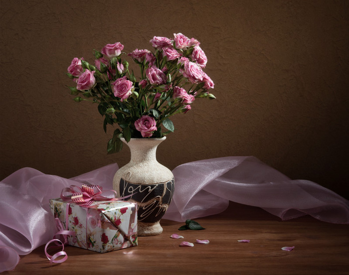 Натюрморты Розовые розы 2073935 (700x552, 116Kb)