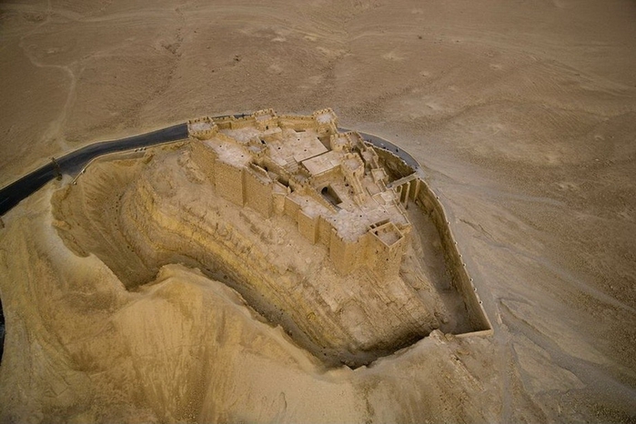 Арабский замок Qalat ibn Maan. Пальмира (700x466, 231Kb)