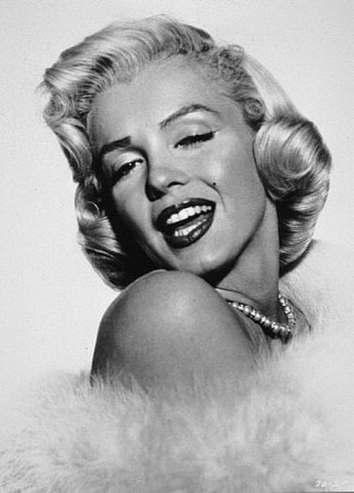 kinopoisk.ru-Marilyn-Monroe-392201 (502x700, 79Kb)