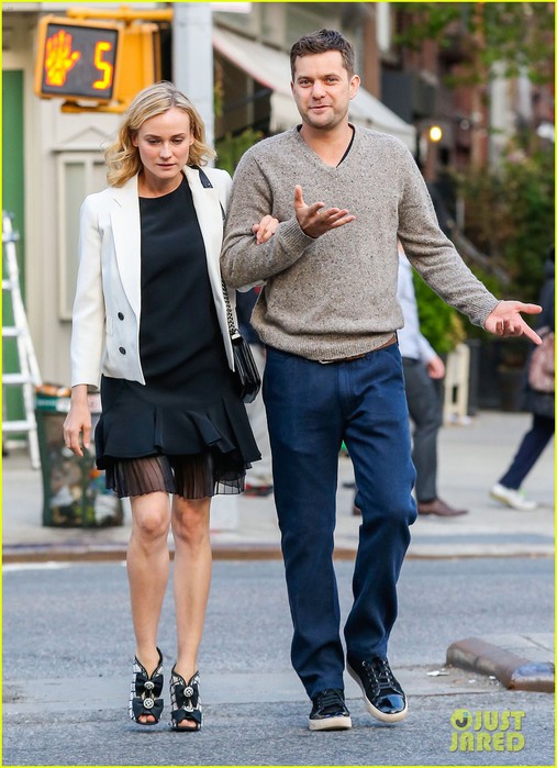 joshua-jackson-diane-kruger-walk-arm-in-arm-in-big-apple-08 (507x700, 102Kb)