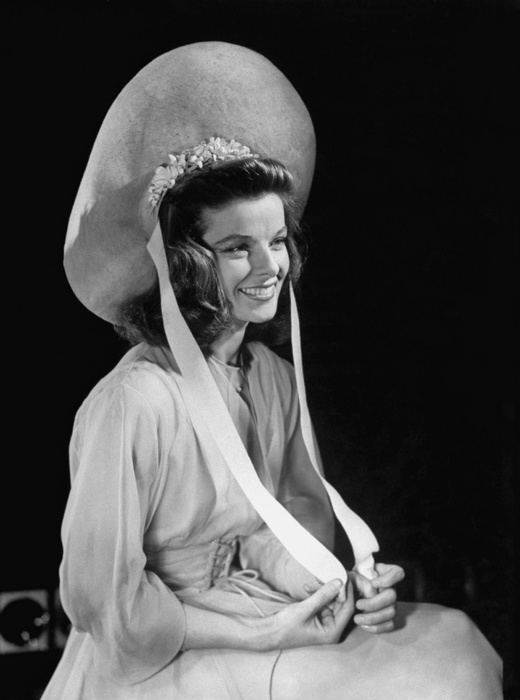 kinopoisk.ru-Katharine-Hepburn-532542 (520x700, 74Kb)