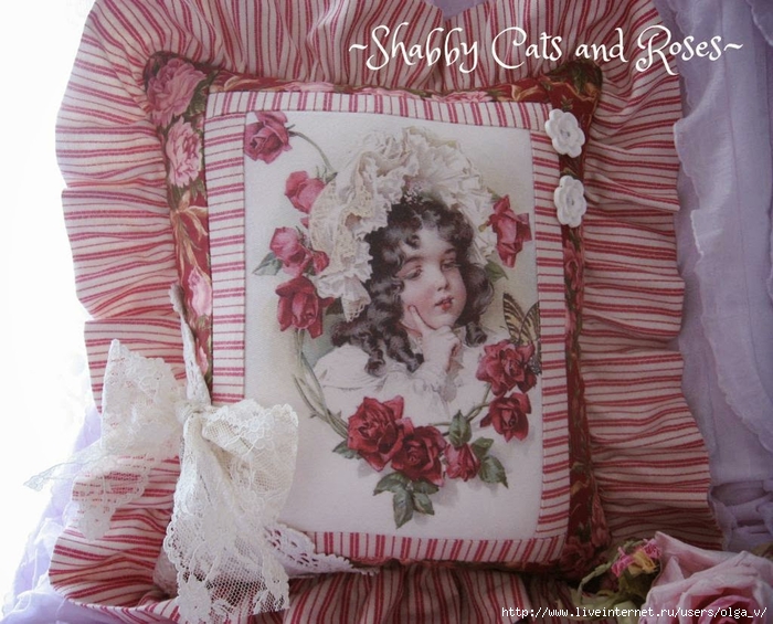 1 Victorian girl red roses butterfly pillow (700x565, 313Kb)