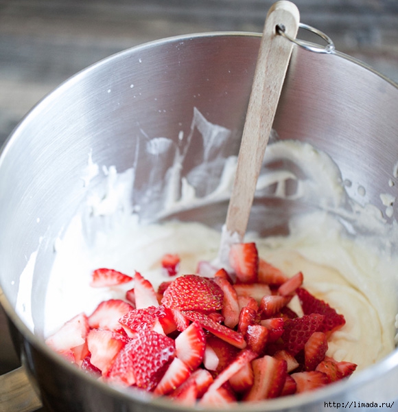 2012-07-31-strawberry-crunch-cake-strawberries-580w (580x600, 202Kb)