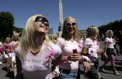 парад блондинок в Латвии