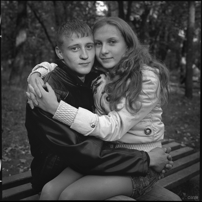 Сергей и Марина в Майском парке (698x699, 117Kb)