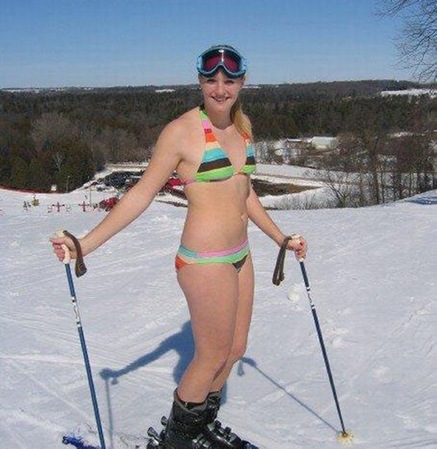 skiing-in-bikinis-31