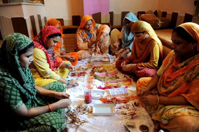 Ежегодный фестиваль Ракша Бандан (Raksha Bandhan) в Ахмадабаде, 17 августа 2010 года.