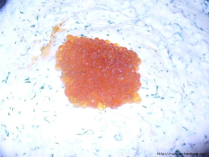 Праздничная плетенка из рыбы с картофельными грибочками и изумрудными шариками (10) (700x525, 173Kb)