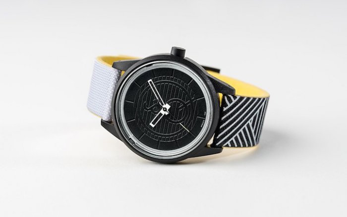 SmileSolar черные часы с жел (700x437, 29Kb)