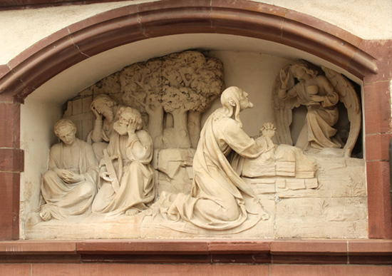 marble_medieval_monument (550x387, 111Kb)
