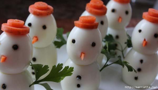 Снеговики из яиц - пошаговый рецепт