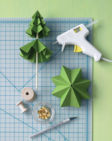 Елочки из бумаги в технике оригами. Видео мастер-класс (10) (360x450, 153Kb)