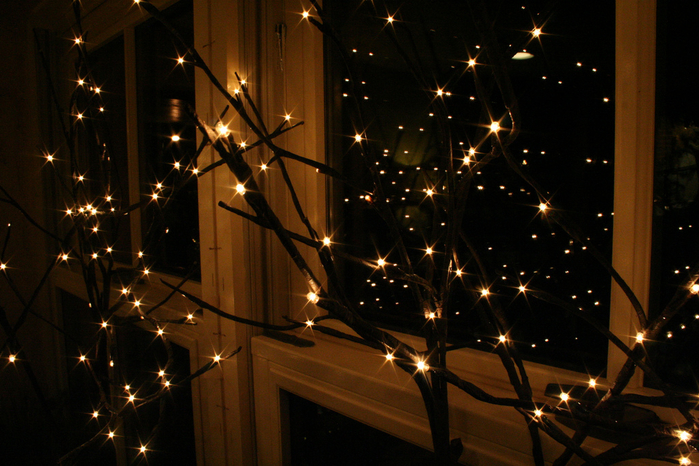 christmas-lights-window-winter-Favim.com-277574 (700x466, 426Kb)