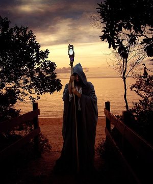 muzhchina_s_posohom (300x361, 37Kb)