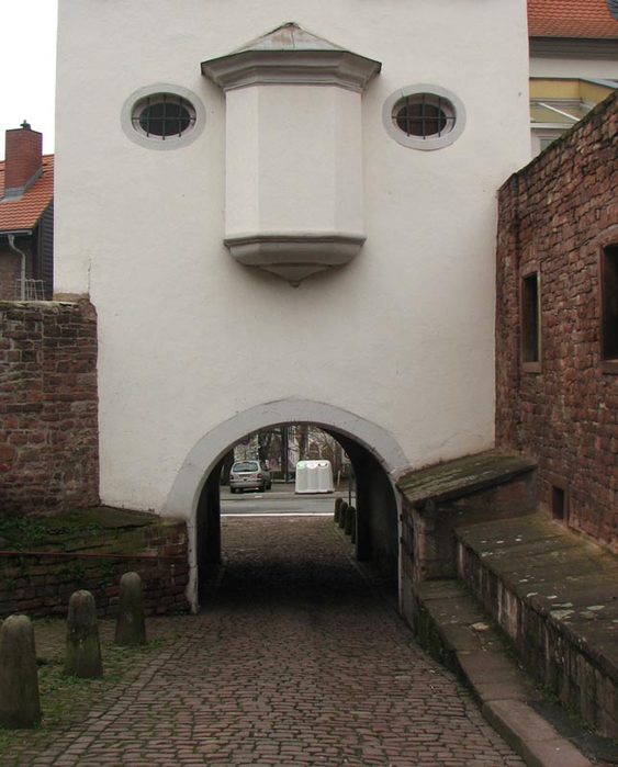 buildings_with_faces_14 (563x700, 61Kb)