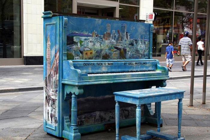 Проект Луки Джаррама: «Играй на мне, я твоё!» (пианино на улицах городов)