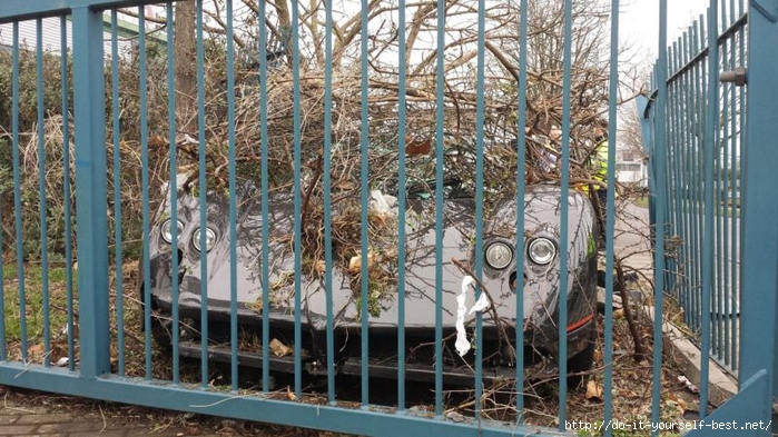 supercar_fence_02 (700x393, 298Kb)