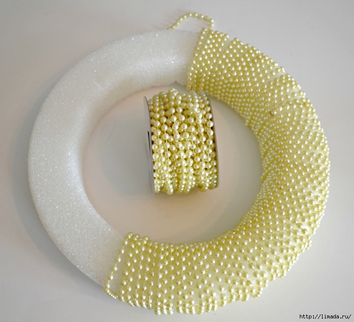 wrap-pearls-around-wreath (700x636, 265Kb)