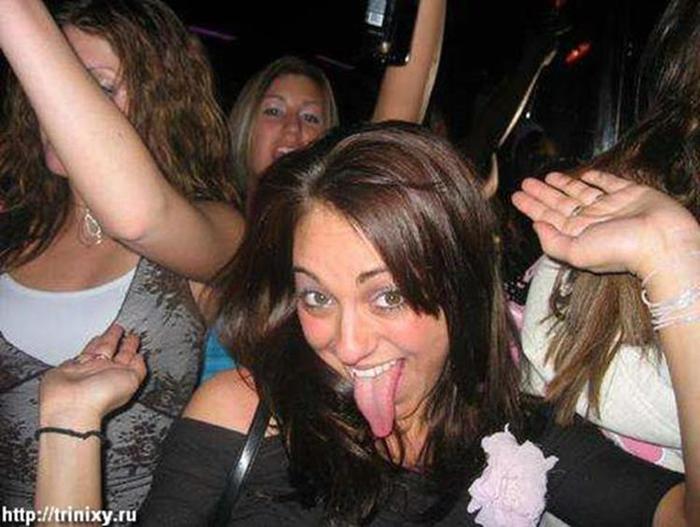 Фотографии веселых, потому что пьяных девушек
