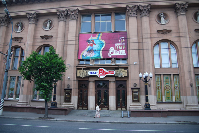 http://img1.liveinternet.ru/images/attach/c/0/52/518/52518218_teatr_Romyen.jpg