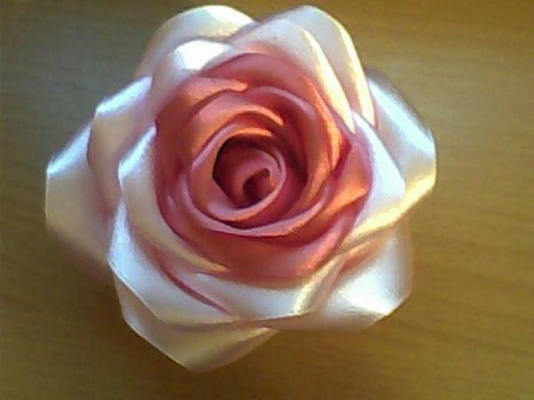 Как сделать розы из бумаги?