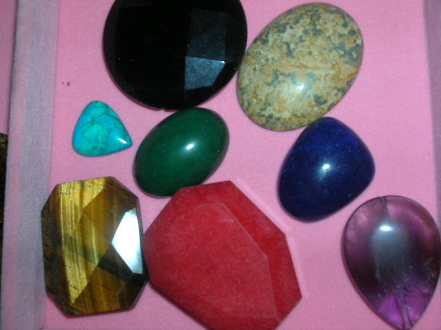 Natural_semi_precious_stones_jewelry_accessories (640x480, 75Kb)