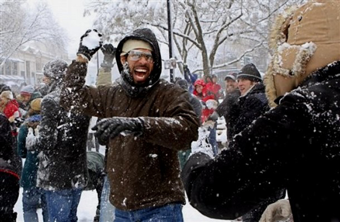 Снежный флэшмоб в Dupont Circle в Вашингтоне, 6 февраля 2010 года.