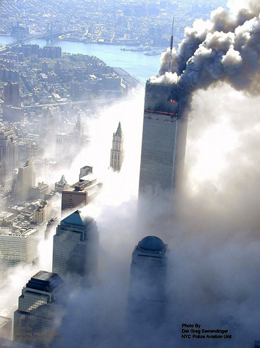 Редкие снимки трагедии 11 сентября 2001 года в Нью-Йорке с высоты птичьего полета.