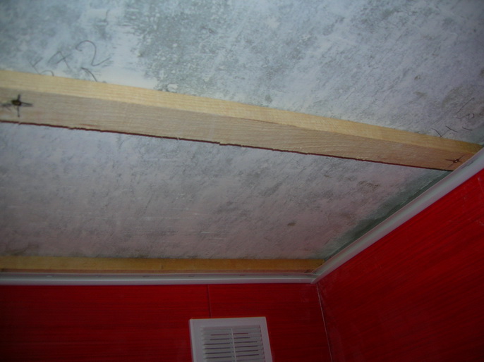 Монтаж панелей на потолок