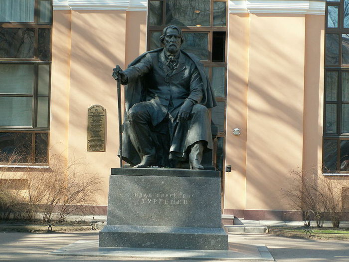 http://img1.liveinternet.ru/images/attach/c/1//57/667/57667119_800pxSPb_Turgenev_statue_Manezhnaya_square.jpg