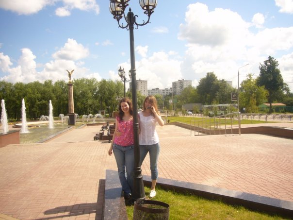 В центре Пушкино с подругами. Фото часть 2. (604x453, 56Kb)