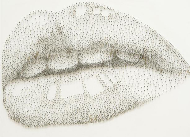 Маркус Левин (Marcus Levine) создает картины посредством забивания тысяч гвоздей в доски.