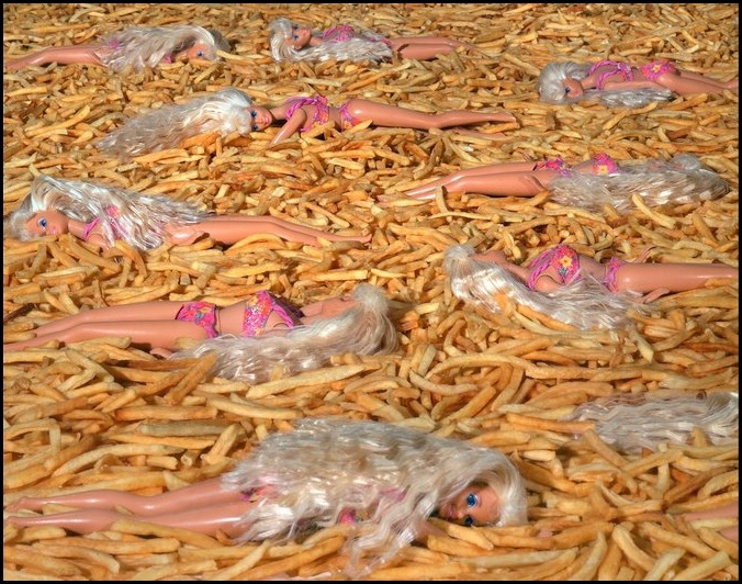 Сюрреалистичное творчество фотохудожницы Sandy Skoglund