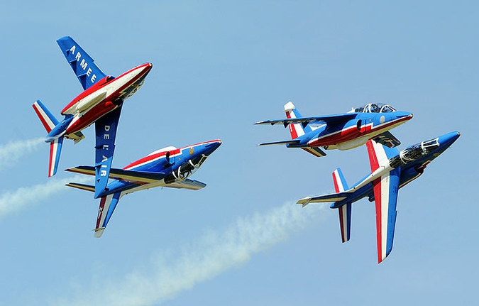 Авиашоу французской команды высшего пилотажа 'Патруль де Франс' ('Patrouille de France'), Салон-де-Прованс, 25 мая 2010 года.