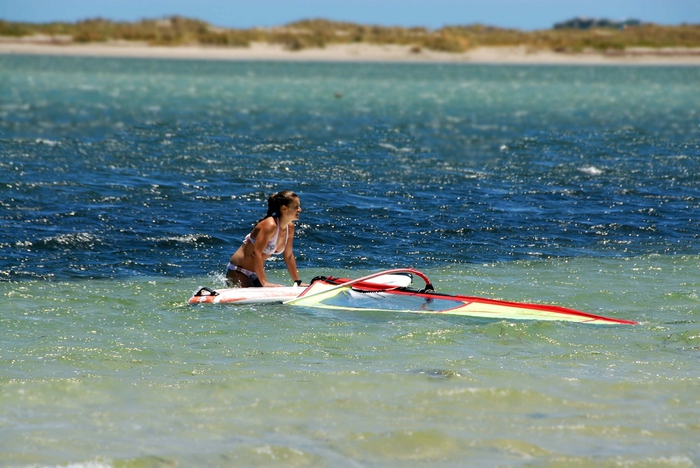 Rocking-Surfing-in-Rockingham-a20219170 (700x468, 186 Kb)