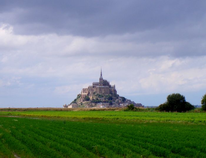 Аббатство Мон-Сен-Мишель (Mont Saint-Michel) (700x536, 39Kb)