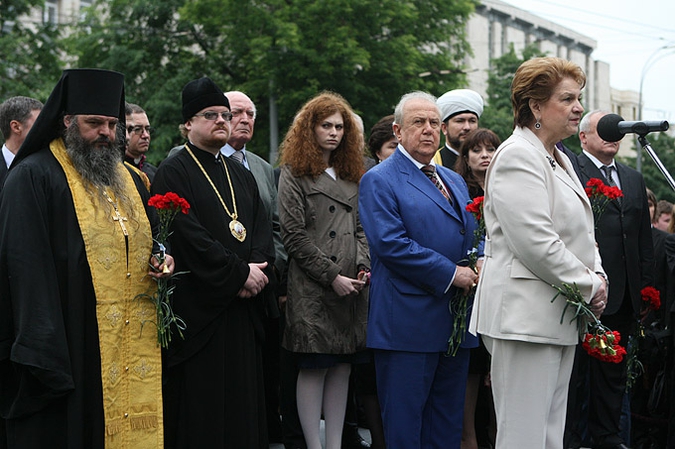 В Москве открылся памятник погибшим в Беслане, 1 июня 2010 года.