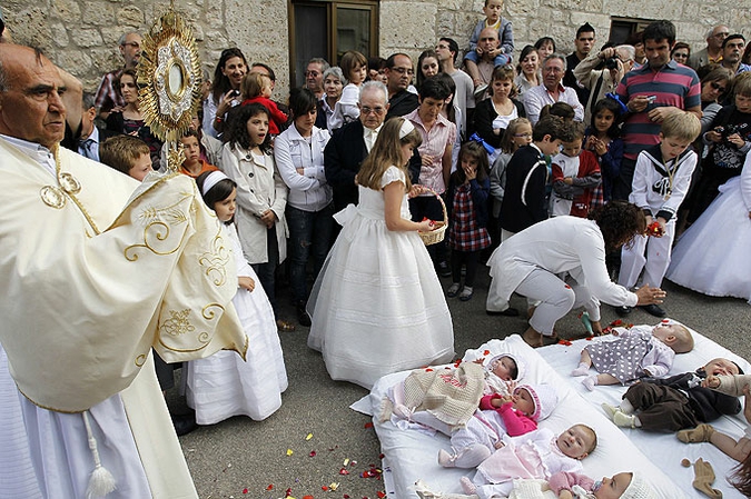 Празднование Корпус Кристи (Corpus Christi) в Кастрильо-де-Мурсия, около Бургос, северная Испания 3-6 июня 2010 года.